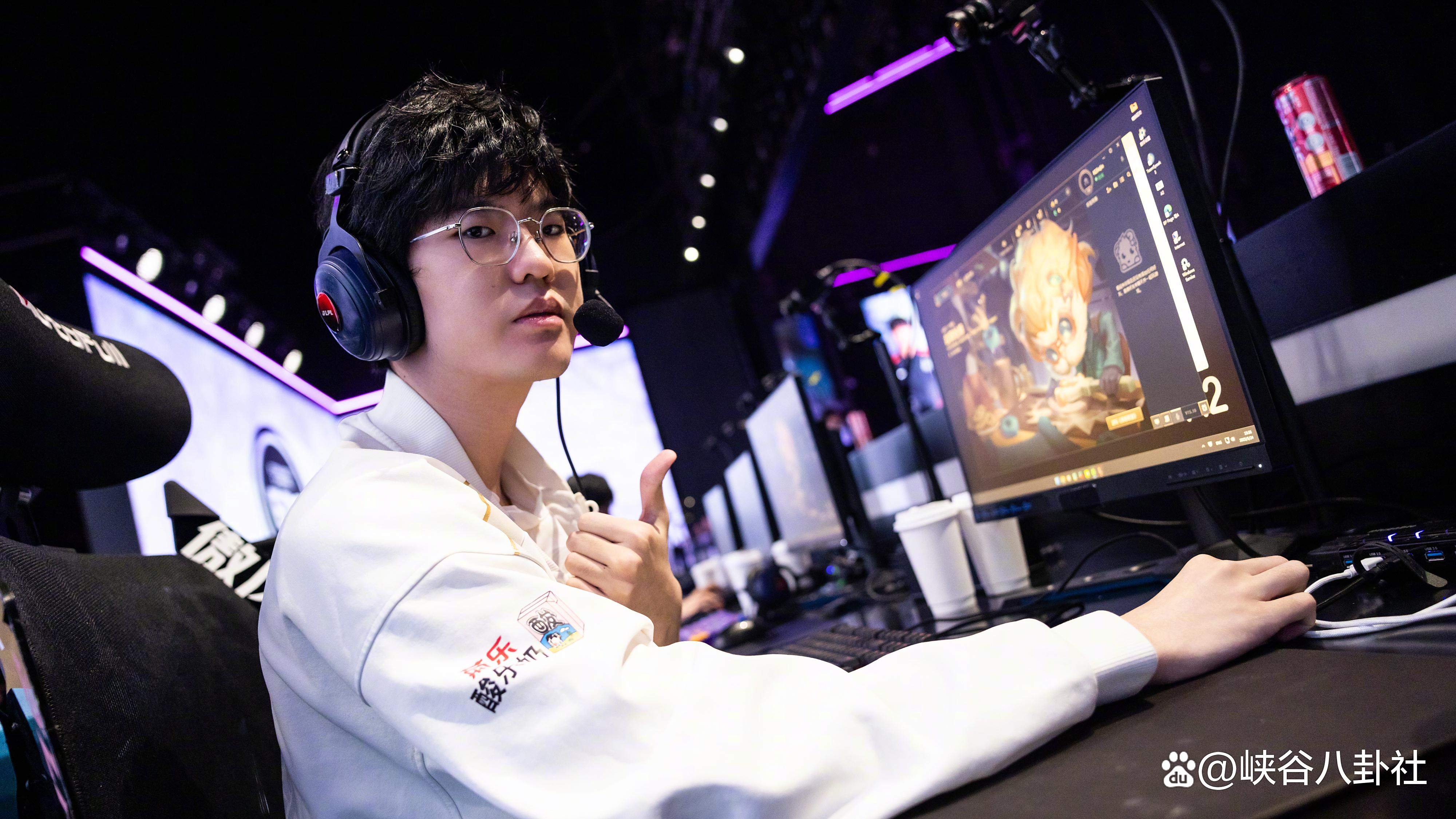 奇异果体育-Rookie新星险胜表现突出，美国队前途光明！