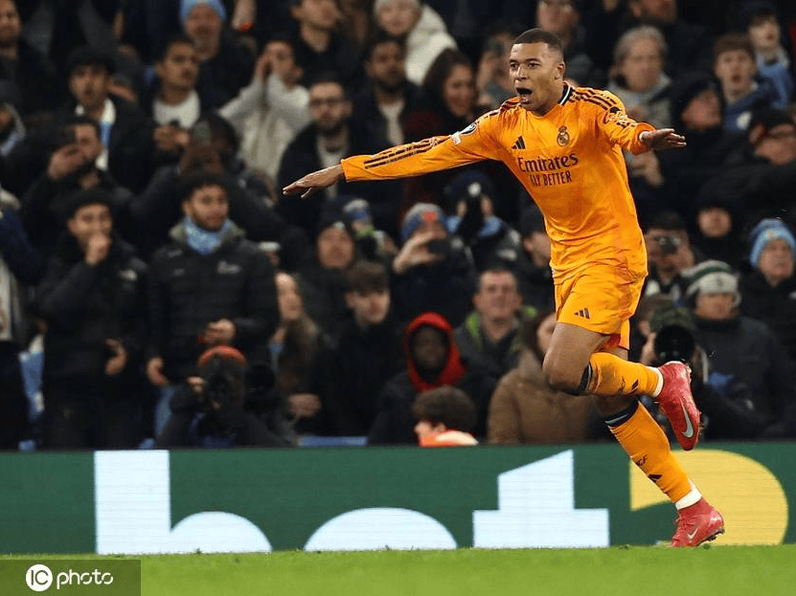 奇异果体育- 姆巴佩官方宣布刷新纪录新规，IG引发争议！上演精彩一战