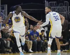 奇异果-Uzi巅峰对决，库里与50激战掘金分钟，逆转胜负难料！的简单介绍